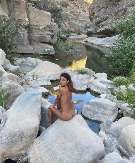 Nacktes geleaktes OnlyFans-Foto von Nathalie Kelley