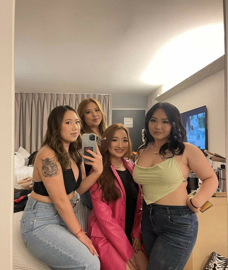 Nacktes geleaktes OnlyFans-Foto von Hmong