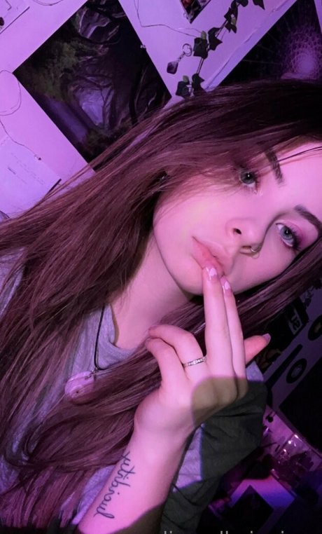 Nacktes geleaktes OnlyFans-Foto von Alignedbyjuniper