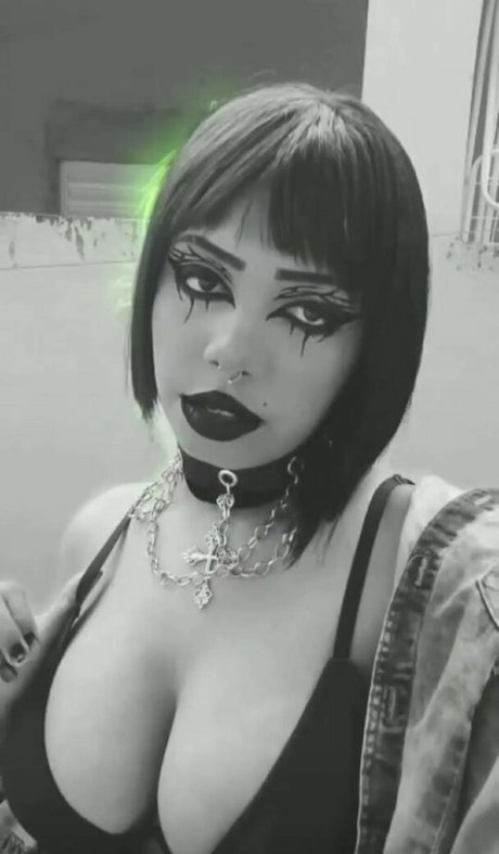 Nacktes geleaktes OnlyFans-Foto von Sexgothbarbie
