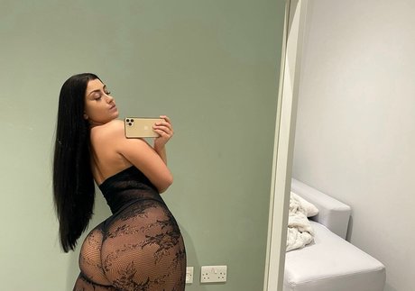 Nacktes geleaktes OnlyFans-Foto von British Baddie