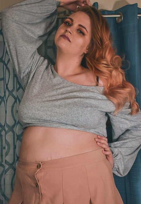 Nacktes geleaktes OnlyFans-Foto von Kinkycurvykat