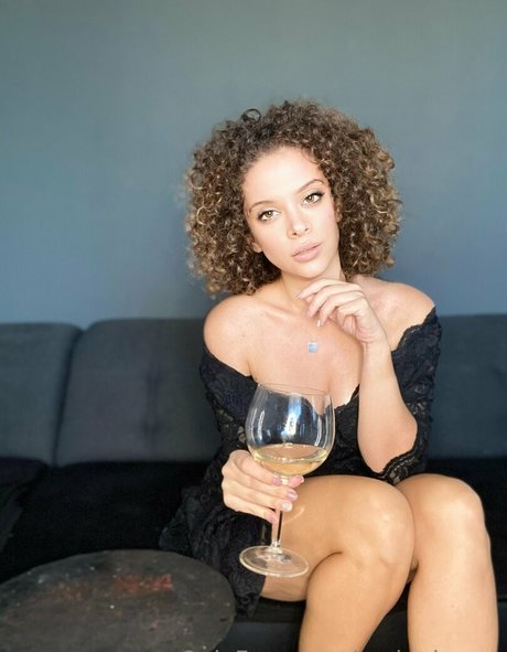 Nacktes geleaktes OnlyFans-Foto von Melanianew