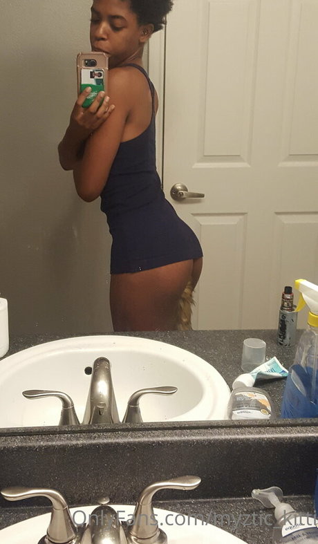 Nacktes geleaktes OnlyFans-Foto von Xsexysadiex