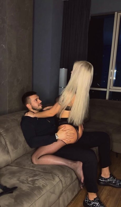 Nacktes geleaktes OnlyFans-Foto von Dancemalyshkaoffi