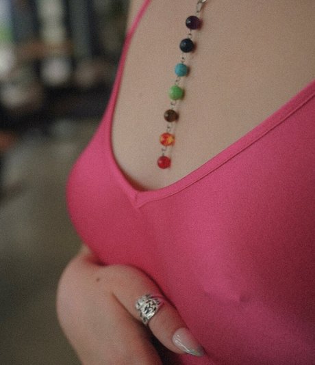 Nacktes geleaktes OnlyFans-Foto von Emmily Mello