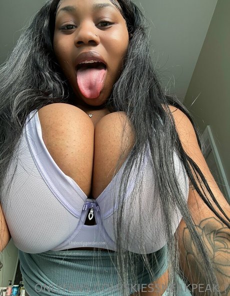 Nacktes geleaktes OnlyFans-Foto von Skiessneakpeak