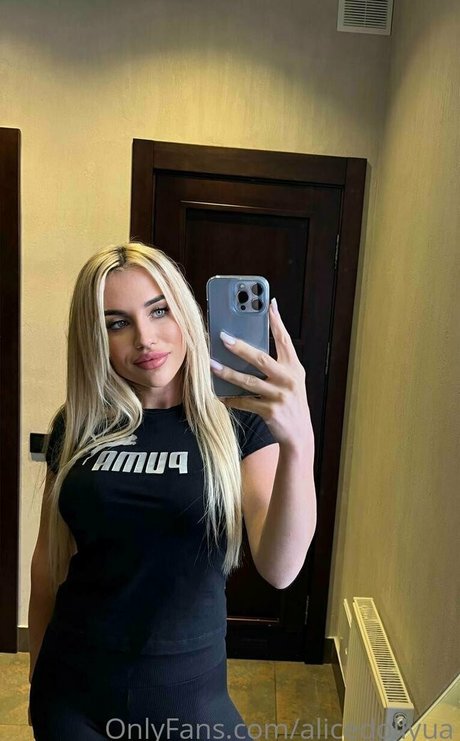 Nacktes geleaktes OnlyFans-Foto von Alicedollyua