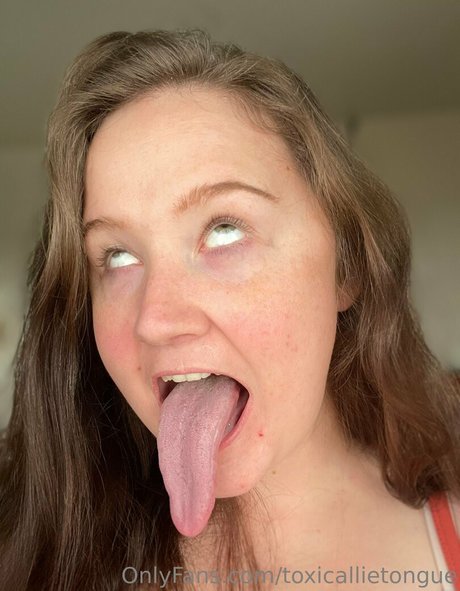 Nacktes geleaktes OnlyFans-Foto von Toxicallietongue