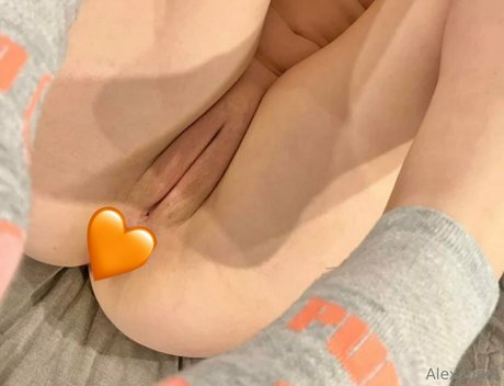 Nacktes geleaktes OnlyFans-Foto von Brunetteheadbaddie