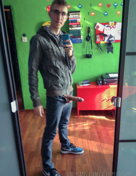 Nacktes geleaktes OnlyFans-Foto von Acoupleofguys