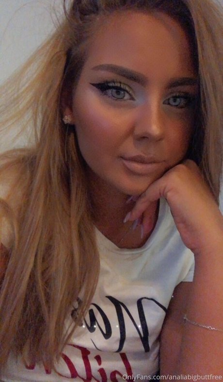 Nacktes geleaktes OnlyFans-Foto von Analiabigbuttfree