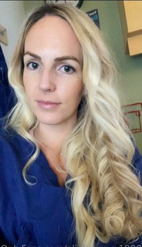 Nacktes geleaktes OnlyFans-Foto von Olivia Anne 1990