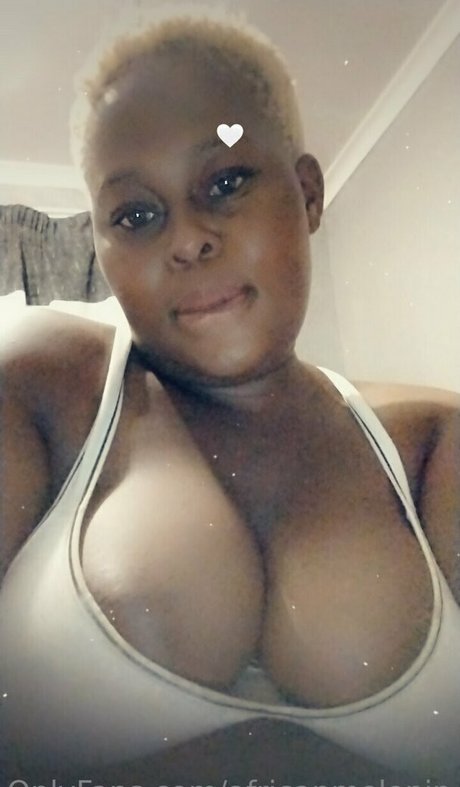 Nacktes geleaktes OnlyFans-Foto von Africanmelonin