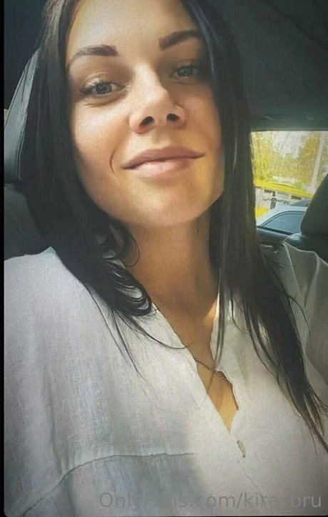 Kira_brunette1