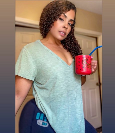 Nacktes geleaktes OnlyFans-Foto von Jamiliasworld