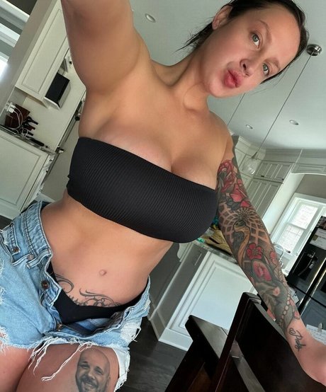 Nacktes geleaktes OnlyFans-Foto von Deseroses