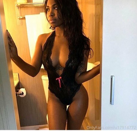 Nacktes geleaktes OnlyFans-Foto von Sexxmetalxbarbiex