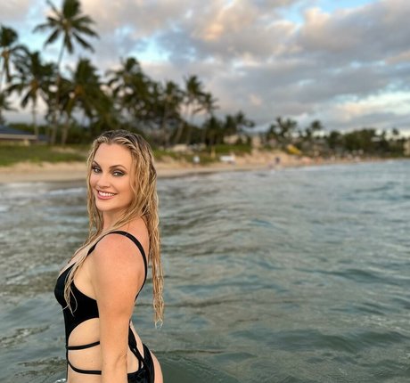 Nicole Arbour