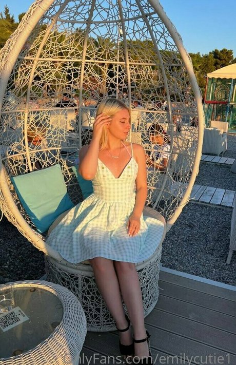 Nacktes geleaktes OnlyFans-Foto von Emilycutie1