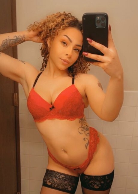 Nacktes geleaktes OnlyFans-Foto von Lilylightskin