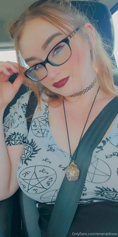 Nacktes geleaktes OnlyFans-Foto von Emeraldrose