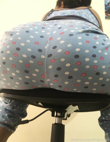 Nacktes geleaktes OnlyFans-Foto von Mojinafree