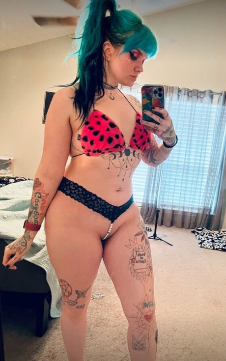 Nacktes geleaktes OnlyFans-Foto von Happilyeverawful