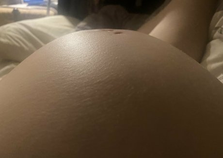 Nacktes geleaktes OnlyFans-Foto von Pregnantenglishrosefree