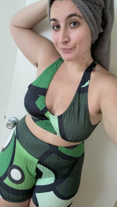 Nacktes geleaktes OnlyFans-Foto von Milfweeed