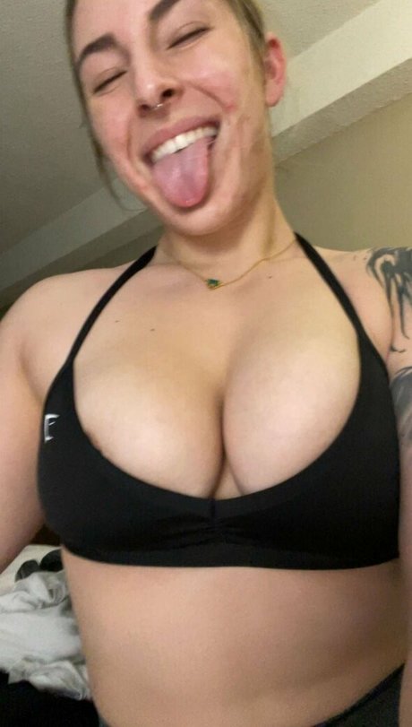 Nacktes geleaktes OnlyFans-Foto von Emily Joel
