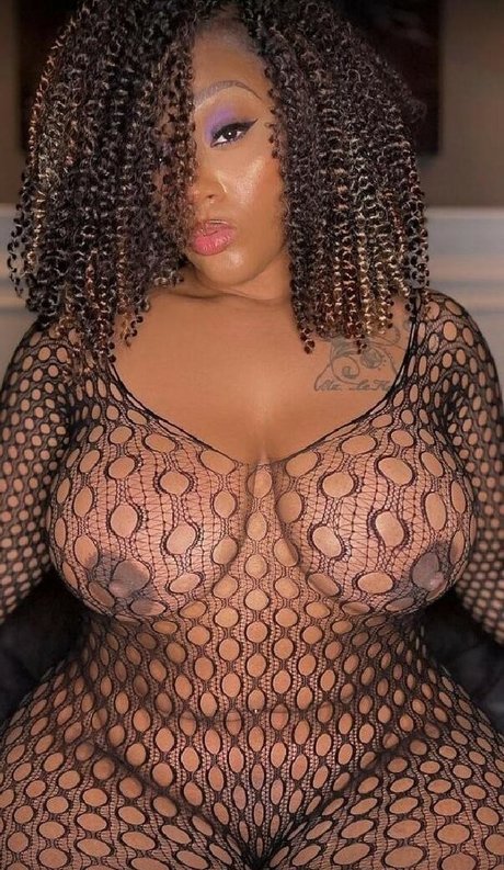 Nacktes geleaktes OnlyFans-Foto von Mimi Curvaceous