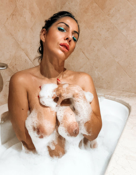 Nacktes geleaktes OnlyFans-Foto von Mama Susurros