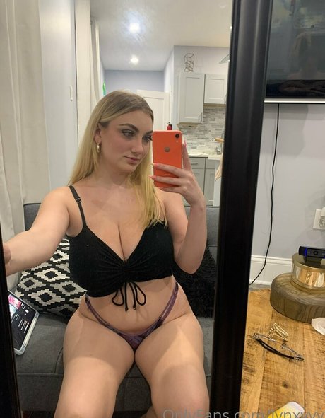Nacktes geleaktes OnlyFans-Foto von Lynxyyy