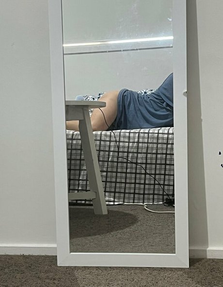 Nacktes geleaktes OnlyFans-Foto von Bellyjellyfh