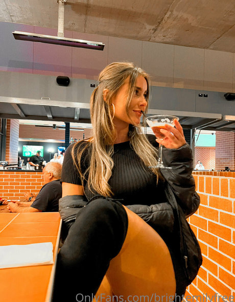 Nacktes geleaktes OnlyFans-Foto von Brightemilyfree