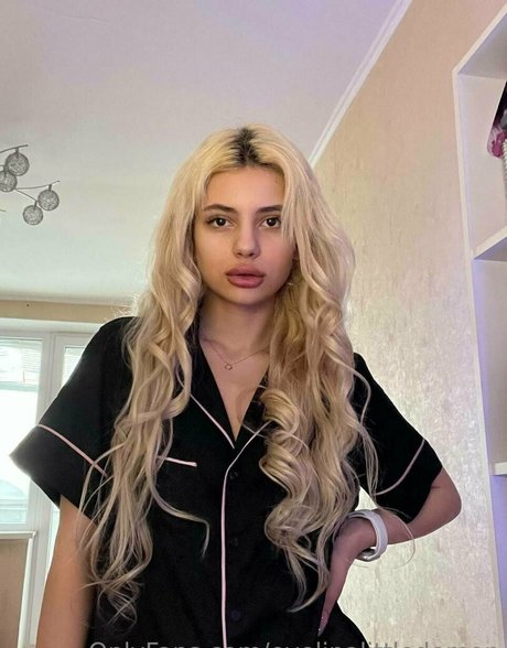 Nacktes geleaktes OnlyFans-Foto von Evelinalittledemon
