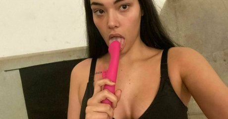 Nacktes geleaktes OnlyFans-Foto von Mellamanmimii