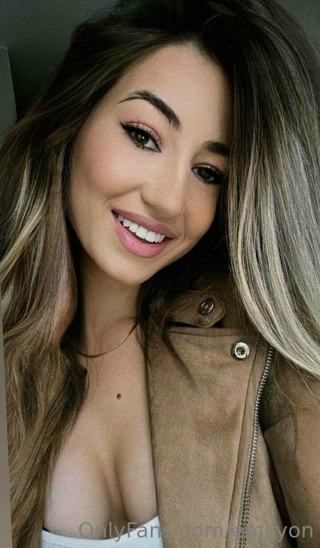 Nacktes geleaktes OnlyFans-Foto von Emilyon