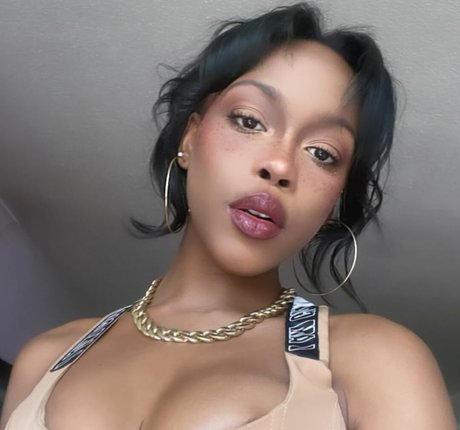 Nacktes geleaktes OnlyFans-Foto von Mila Mars