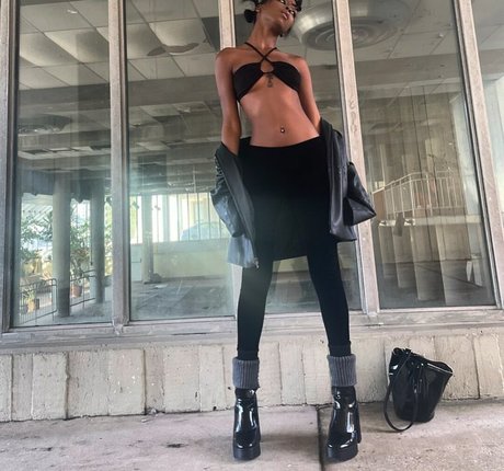 Nacktes geleaktes OnlyFans-Foto von Mila Mars