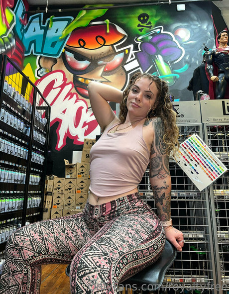 Nacktes geleaktes OnlyFans-Foto von Royaltyfree