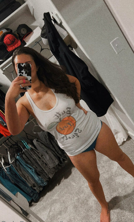 Nacktes geleaktes OnlyFans-Foto von Brunettebombshell13