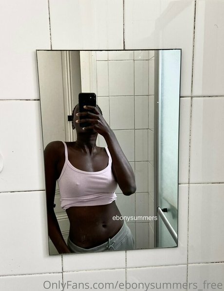 Nacktes geleaktes OnlyFans-Foto von Ebonysummersfree