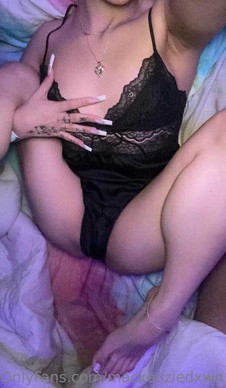 Nacktes geleaktes OnlyFans-Foto von Mackenziedxwn