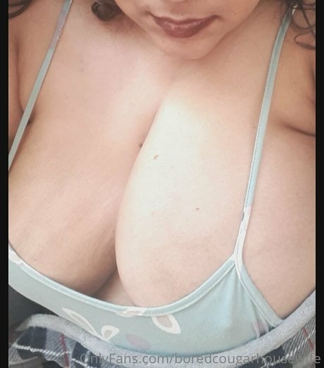 Nacktes geleaktes OnlyFans-Foto von Boredcougarhousewife
