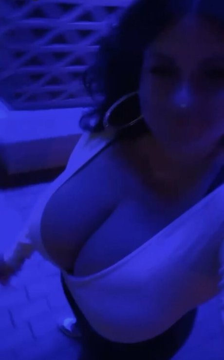 Nacktes geleaktes OnlyFans-Foto von Mila Pink