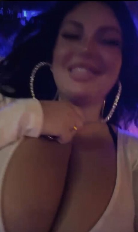 Nacktes geleaktes OnlyFans-Foto von Mila Pink