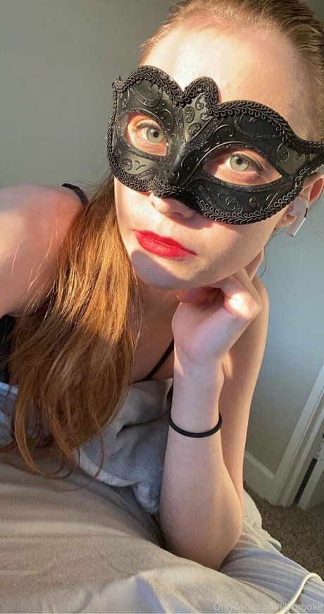 Nacktes geleaktes OnlyFans-Foto von Lily Brooke