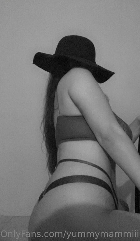 Nacktes geleaktes OnlyFans-Foto von Yummymammiii